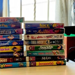 17 Disney Classics VHS Movies